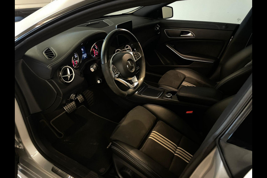 Mercedes-Benz CLA-Klasse 200 AMG LINE PANO AIRCO CLIMA NAVI CRUISE BLUETOOTH CAMERA AMBI LIGHT STOELVERW TREKHAAK PRIVACYGLAS