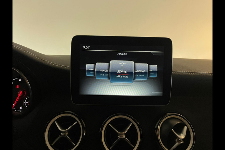Mercedes-Benz CLA-Klasse 200 AMG LINE PANO AIRCO CLIMA NAVI CRUISE BLUETOOTH CAMERA AMBI LIGHT STOELVERW TREKHAAK PRIVACYGLAS