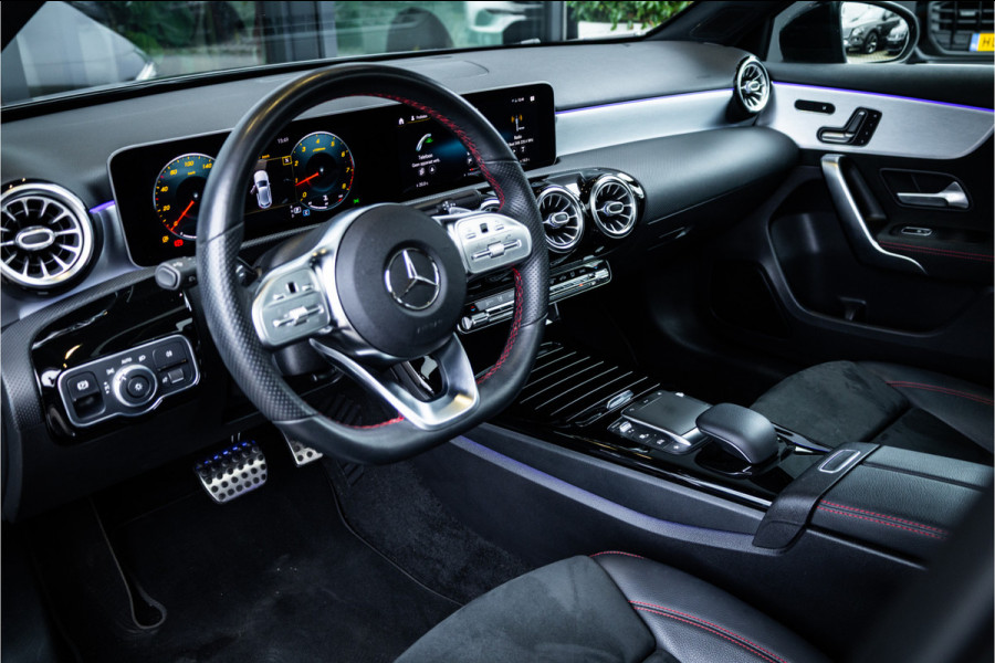 Mercedes-Benz A-Klasse A180 Business Solution AMG - AMG Line | Panorama | Memory | Sfeerverlichting