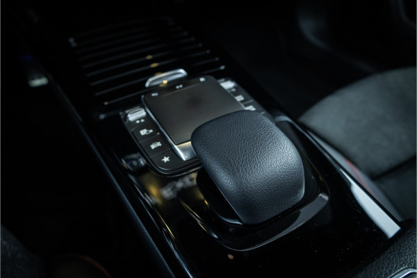 Mercedes-Benz A-Klasse A180 Business Solution AMG - AMG Line | Panorama | Memory | Sfeerverlichting