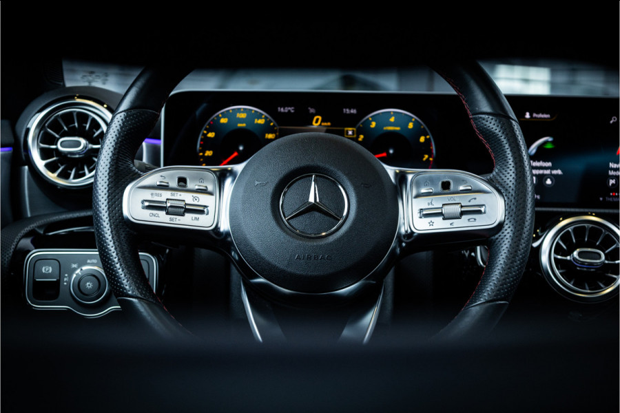 Mercedes-Benz A-Klasse A180 Business Solution AMG - AMG Line | Panorama | Memory | Sfeerverlichting