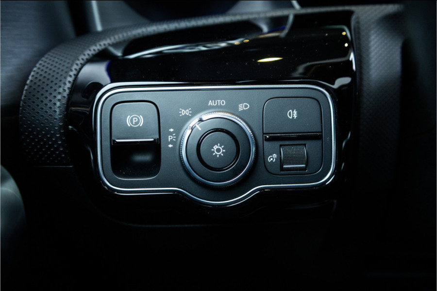 Mercedes-Benz A-Klasse A180 Business Solution AMG - AMG Line | Panorama | Memory | Sfeerverlichting