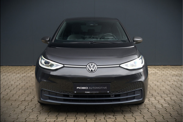 Volkswagen ID.3 First Plus 58 kWh | Stoelverwarming | Stuurverwarming | Camera | Adaptive Cruise Control | Navigatie | Keyless | Parkeersensoren | LED | Apple Carplay | NAP |