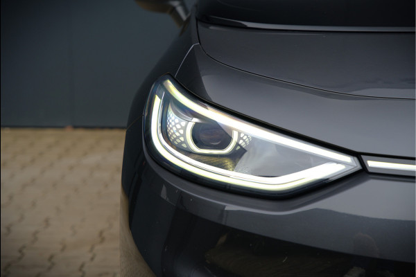 Volkswagen ID.3 First Plus 58 kWh | Stoelverwarming | Stuurverwarming | Camera | Adaptive Cruise Control | Navigatie | Keyless | Parkeersensoren | LED | Apple Carplay | NAP |