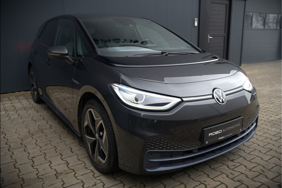Volkswagen ID.3 First Plus 58 kWh | Stoelverwarming | Stuurverwarming | Camera | Adaptive Cruise Control | Navigatie | Keyless | Parkeersensoren | LED | Apple Carplay | NAP |