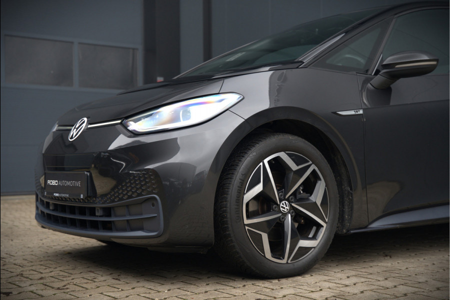 Volkswagen ID.3 First Plus 58 kWh | Stoelverwarming | Stuurverwarming | Camera | Adaptive Cruise Control | Navigatie | Keyless | Parkeersensoren | LED | Apple Carplay | NAP |