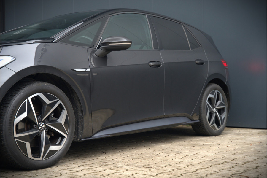 Volkswagen ID.3 First Plus 58 kWh | Stoelverwarming | Stuurverwarming | Camera | Adaptive Cruise Control | Navigatie | Keyless | Parkeersensoren | LED | Apple Carplay | NAP |