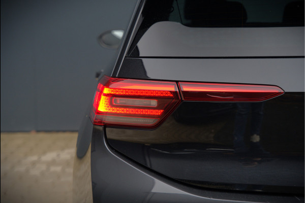 Volkswagen ID.3 First Plus 58 kWh | Stoelverwarming | Stuurverwarming | Camera | Adaptive Cruise Control | Navigatie | Keyless | Parkeersensoren | LED | Apple Carplay | NAP |