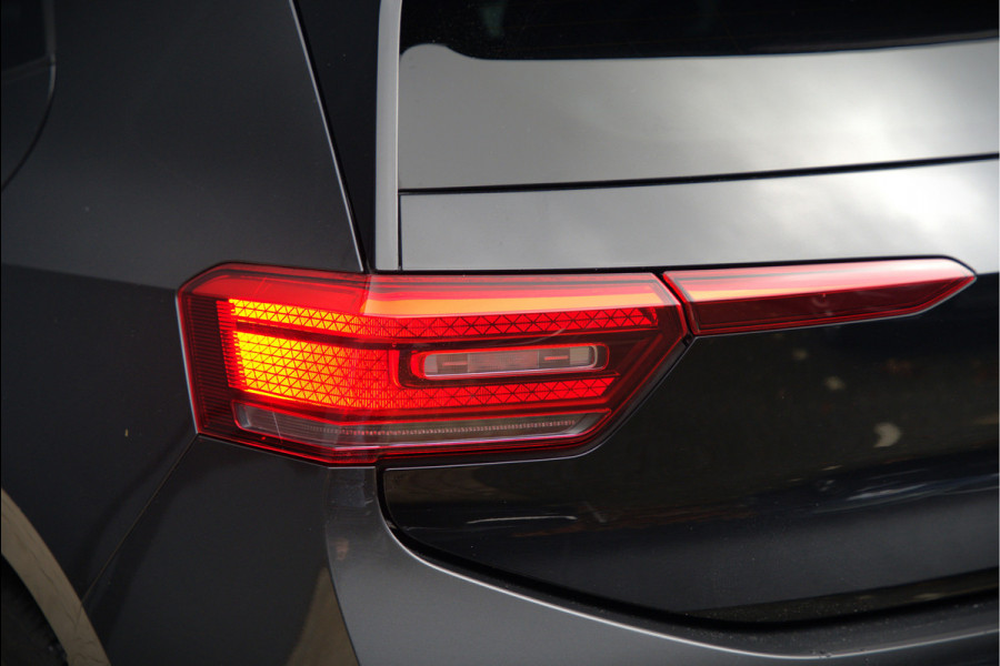 Volkswagen ID.3 First Plus 58 kWh | Stoelverwarming | Stuurverwarming | Camera | Adaptive Cruise Control | Navigatie | Keyless | Parkeersensoren | LED | Apple Carplay | NAP |