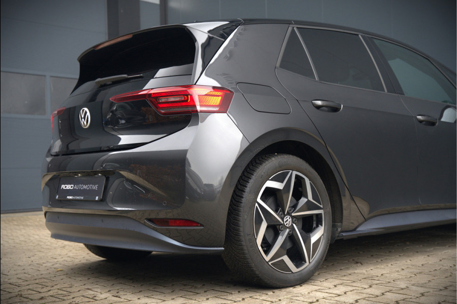 Volkswagen ID.3 First Plus 58 kWh | Stoelverwarming | Stuurverwarming | Camera | Adaptive Cruise Control | Navigatie | Keyless | Parkeersensoren | LED | Apple Carplay | NAP |