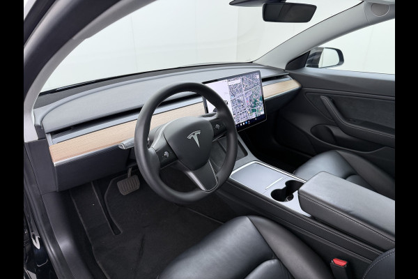 Tesla Model 3 Long Range AWD 75kWh Facelift Warmtepomp Lmv 19" AutoPilot Leder Panoramadak Adaptive-Cruise Camera's Elektr.-Stuur+Stoelen+Spie Navi LED DAB Voorverwarmen interieur Keyless One-Pedal-Drive 4WD SOH 87% Origineel Nederlandse Auto Fabrieksgarantie op Accu en Motor tot 21-12-2028/192.00km