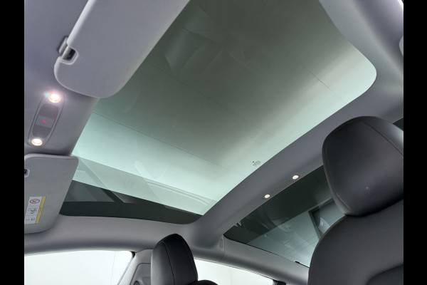 Tesla Model 3 Long Range AWD 75kWh Facelift Warmtepomp Lmv 19" AutoPilot Leder Panoramadak Adaptive-Cruise Camera's Elektr.-Stuur+Stoelen+Spie Navi LED DAB Voorverwarmen interieur Keyless One-Pedal-Drive 4WD SOH 87% Origineel Nederlandse Auto Fabrieksgarantie op Accu en Motor tot 21-12-2028/192.00km
