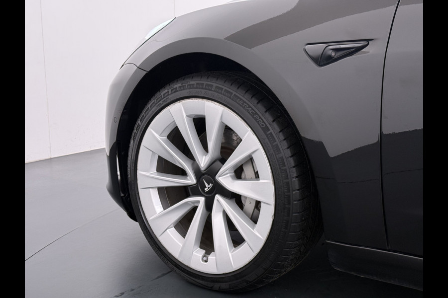 Tesla Model 3 Long Range AWD 75kWh Facelift Warmtepomp Lmv 19" AutoPilot Leder Panoramadak Adaptive-Cruise Camera's Elektr.-Stuur+Stoelen+Spie Navi LED DAB Voorverwarmen interieur Keyless One-Pedal-Drive 4WD SOH 87% Origineel Nederlandse Auto Fabrieksgarantie op Accu en Motor tot 21-12-2028/192.00km
