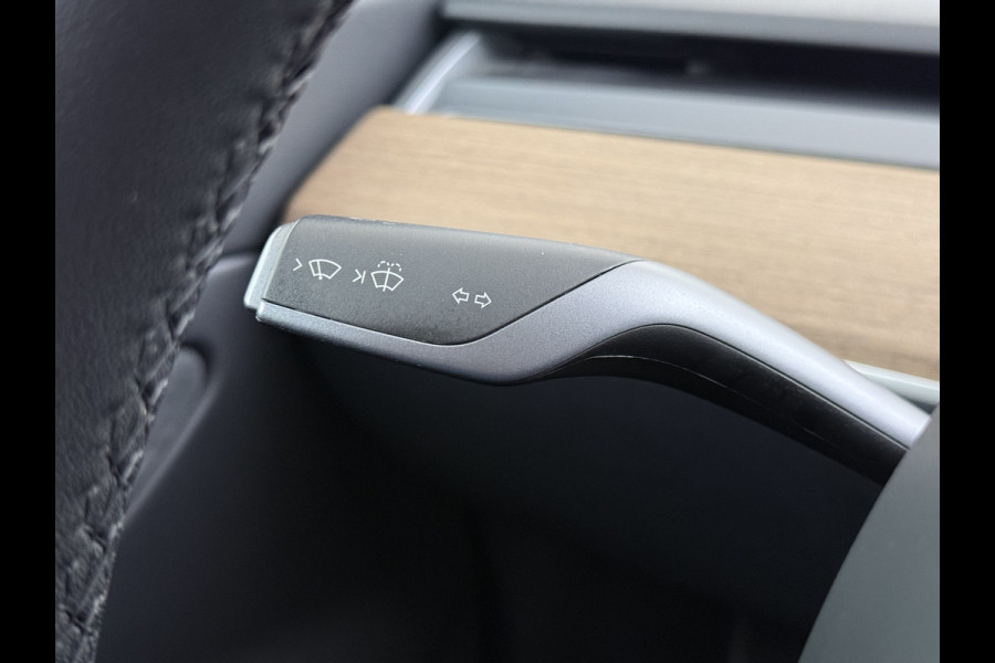 Tesla Model 3 Long Range AWD 75kWh Facelift Warmtepomp Lmv 19" AutoPilot Leder Panoramadak Adaptive-Cruise Camera's Elektr.-Stuur+Stoelen+Spie Navi LED DAB Voorverwarmen interieur Keyless One-Pedal-Drive 4WD SOH 87% Origineel Nederlandse Auto Fabrieksgarantie op Accu en Motor tot 21-12-2028/192.00km