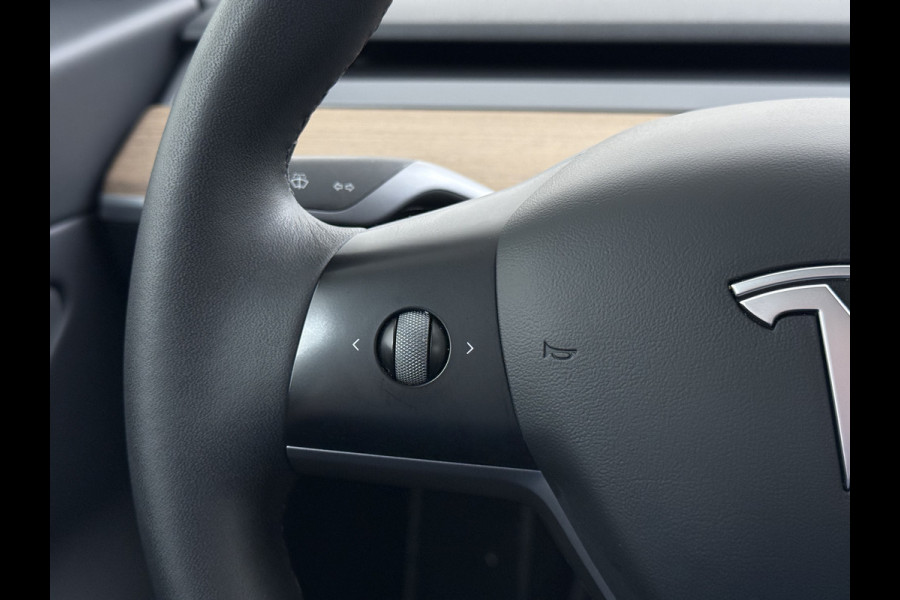 Tesla Model 3 Long Range AWD 75kWh Facelift Warmtepomp Lmv 19" AutoPilot Leder Panoramadak Adaptive-Cruise Camera's Elektr.-Stuur+Stoelen+Spie Navi LED DAB Voorverwarmen interieur Keyless One-Pedal-Drive 4WD SOH 87% Origineel Nederlandse Auto Fabrieksgarantie op Accu en Motor tot 21-12-2028/192.00km