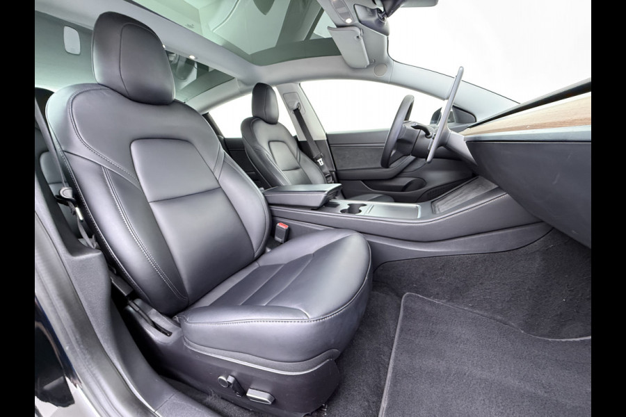 Tesla Model 3 Long Range AWD 75kWh Facelift Warmtepomp Lmv 19" AutoPilot Leder Panoramadak Adaptive-Cruise Camera's Elektr.-Stuur+Stoelen+Spie Navi LED DAB Voorverwarmen interieur Keyless One-Pedal-Drive 4WD SOH 87% Origineel Nederlandse Auto Fabrieksgarantie op Accu en Motor tot 21-12-2028/192.00km