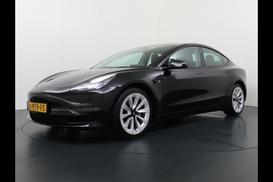 Tesla Model 3 Long Range AWD 75kWh Facelift Warmtepomp Lmv 19" AutoPilot Leder Panoramadak Adaptive-Cruise Camera's Elektr.-Stuur+Stoelen+Spie Navi LED DAB Voorverwarmen interieur Keyless One-Pedal-Drive 4WD SOH 87% Origineel Nederlandse Auto Fabrieksgarantie op Accu en Motor tot 21-12-2028/192.00km