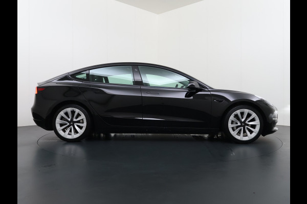 Tesla Model 3 Long Range AWD 75kWh Facelift Warmtepomp Lmv 19" AutoPilot Leder Panoramadak Adaptive-Cruise Camera's Elektr.-Stuur+Stoelen+Spie Navi LED DAB Voorverwarmen interieur Keyless One-Pedal-Drive 4WD SOH 87% Origineel Nederlandse Auto Fabrieksgarantie op Accu en Motor tot 21-12-2028/192.00km