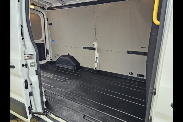 Ford Transit 350 2.0 TDCI L3H2 Trend 130pk Automaat | SCI | Trekhaak | Airco | DAB | Parkeersensoren v+a | Zéér netjes!