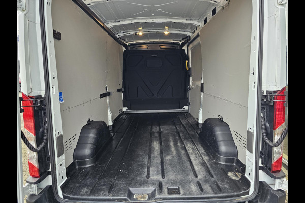 Ford Transit 350 2.0 TDCI L3H2 Trend 130pk Automaat | SCI | Trekhaak | Airco | DAB | Parkeersensoren v+a | Zéér netjes!