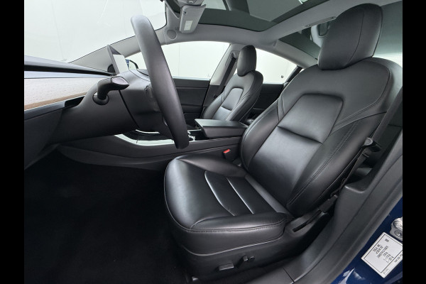Tesla Model 3 RWD SR plus 325PK SOH 93% LFP Accu AutoPilot Leder Panoramadak Adaptive-Cruise Camera's Elektr.-Stuur+Stoelen+Spiegels+Geheugen+ Navi LED DAB Voorverwarmen Keyless One-Pedal-Drive Lmv 18" 1e Eigenaar Origineel Nederlandse Auto