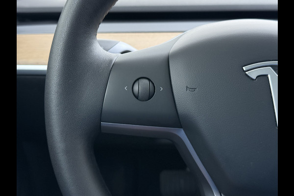 Tesla Model 3 RWD SR plus 325PK SOH 93% LFP Accu AutoPilot Leder Panoramadak Adaptive-Cruise Camera's Elektr.-Stuur+Stoelen+Spiegels+Geheugen+ Navi LED DAB Voorverwarmen Keyless One-Pedal-Drive Lmv 18" 1e Eigenaar Origineel Nederlandse Auto