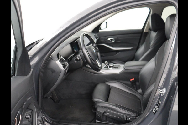 BMW 3 Serie 318i Business Edition | Trekhaak | Sportstoelen | Half leder | Adaptief LED | Carplay | Navigatie | Parkeerhulp | Climate control | Bluetooth | Cruise control