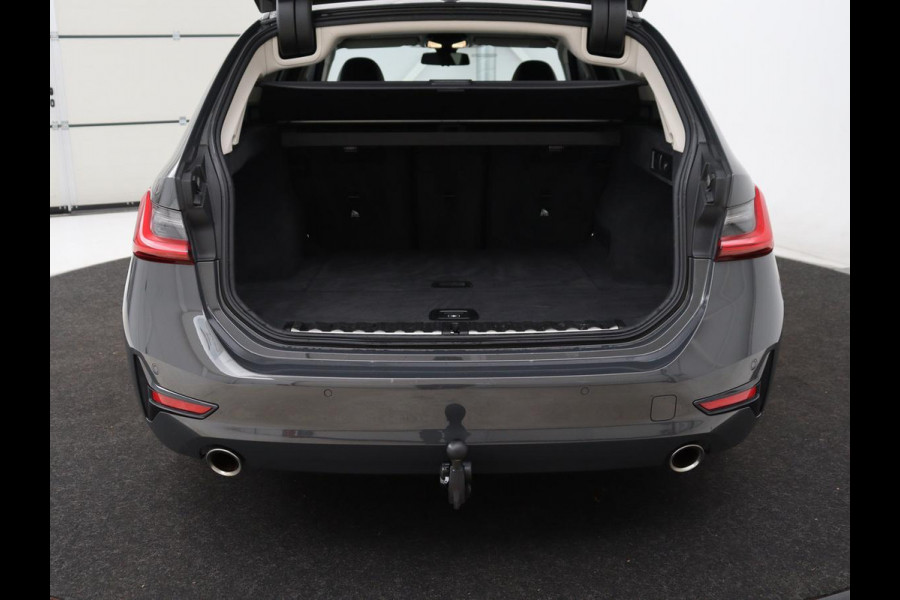 BMW 3 Serie 318i Business Edition | Trekhaak | Sportstoelen | Half leder | Adaptief LED | Carplay | Navigatie | Parkeerhulp | Climate control | Bluetooth | Cruise control