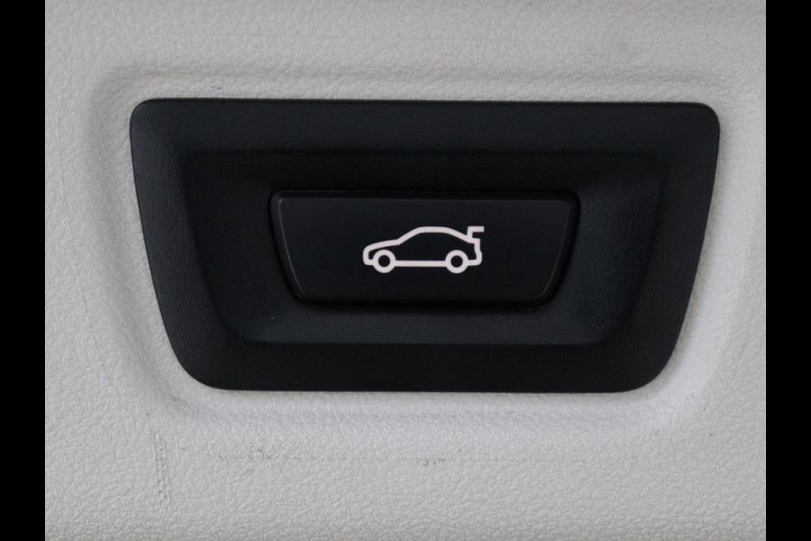 BMW 3 Serie 318i Business Edition | Trekhaak | Sportstoelen | Half leder | Adaptief LED | Carplay | Navigatie | Parkeerhulp | Climate control | Bluetooth | Cruise control