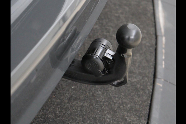 BMW 3 Serie 318i Business Edition | Trekhaak | Sportstoelen | Half leder | Adaptief LED | Carplay | Navigatie | Parkeerhulp | Climate control | Bluetooth | Cruise control