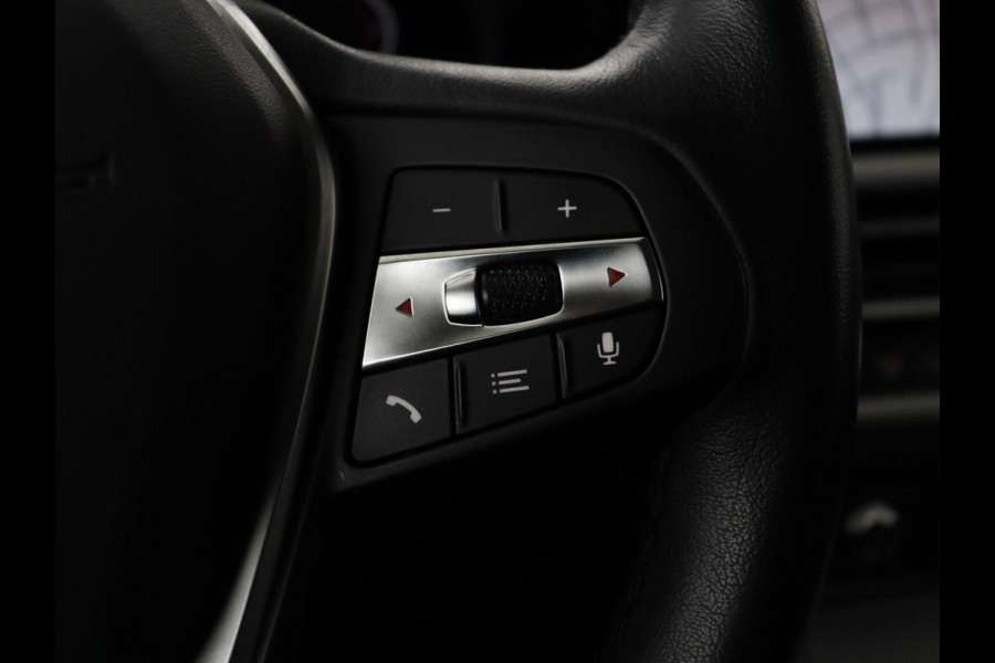 BMW 3 Serie 318i Business Edition | Trekhaak | Sportstoelen | Half leder | Adaptief LED | Carplay | Navigatie | Parkeerhulp | Climate control | Bluetooth | Cruise control