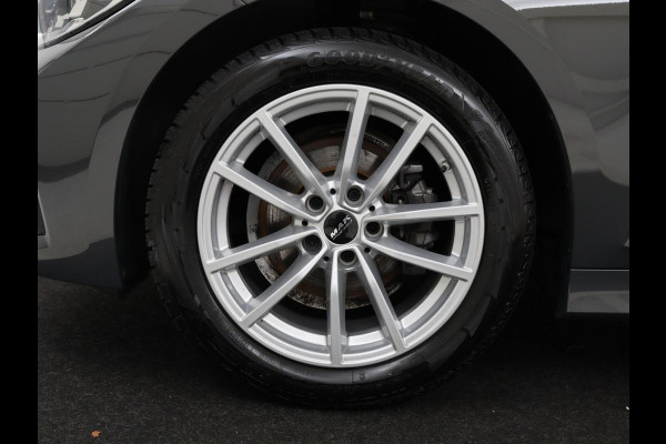 BMW 3 Serie 318i Business Edition | Trekhaak | Sportstoelen | Half leder | Adaptief LED | Carplay | Navigatie | Parkeerhulp | Climate control | Bluetooth | Cruise control