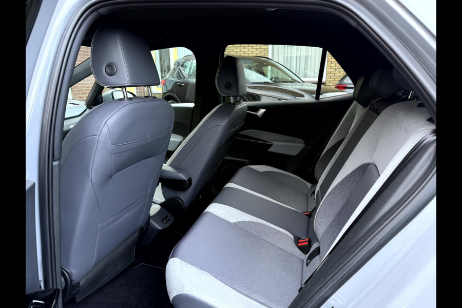 Volkswagen ID.3 First Plus 58 kWh Camera, 19''Lmv, Stoel/Stuurverwarming
