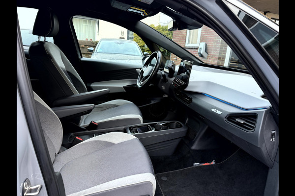 Volkswagen ID.3 First Plus 58 kWh Camera, 19''Lmv, Stoel/Stuurverwarming
