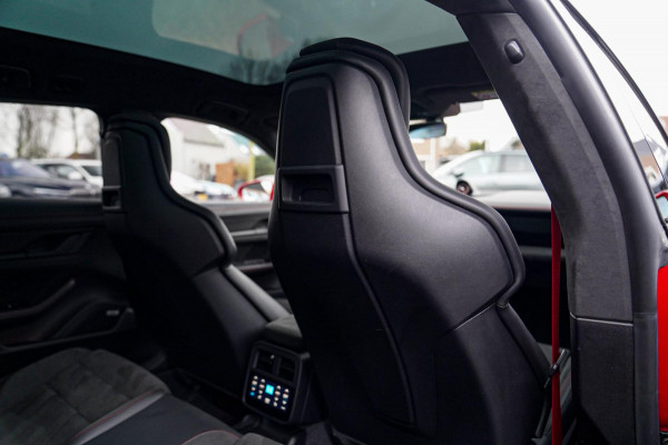 Porsche Taycan Sport Turismo GTS 93 kWh | Luchtvering / LIFT | Bose surround sound | Panorama | Luxe Leder / Alcantara | Sfeerverl