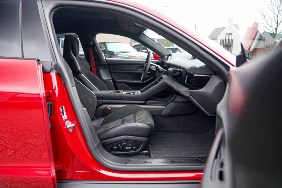 Porsche Taycan Sport Turismo GTS 93 kWh | Luchtvering / LIFT | Bose surround sound | Panorama | Luxe Leder / Alcantara | Sfeerverl
