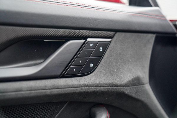 Porsche Taycan Sport Turismo GTS 93 kWh | Luchtvering / LIFT | Bose surround sound | Panorama | Luxe Leder / Alcantara | Sfeerverl
