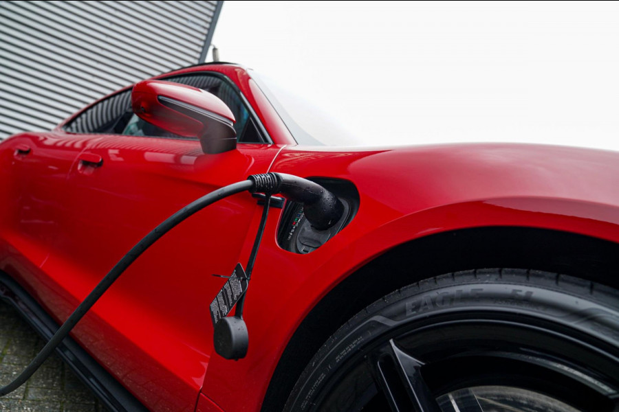 Porsche Taycan Sport Turismo GTS 93 kWh | Luchtvering / LIFT | Bose surround sound | Panorama | Luxe Leder / Alcantara | Sfeerverl