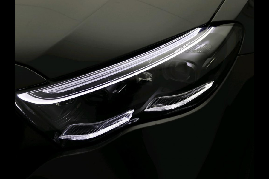 Mercedes-Benz E-Klasse 300 e Sport Edition AMG Line | Panorama Schuif-Kanteldak | Distronic | Lederen bekleding | Alarm | Parkeerpakket met 360°-camera | 20 Inch AMG Velgen. Inclusief 24 maanden MB Certified garantie voor Europa.