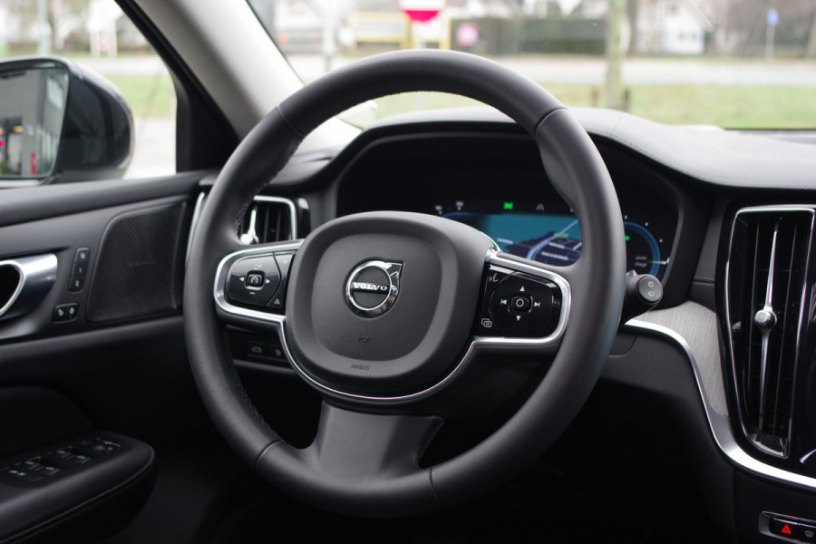Volvo V60 2.0 T8 456 PK Plug-in Hybrid AWD Ultimate Dark Long Range, Panoramadak, Trekhaak, H/K Sound, 360 Camera,