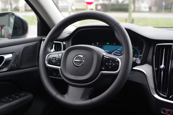 Volvo V60 2.0 T8 456 PK Plug-in Hybrid AWD Ultimate Dark Long Range, Panoramadak, Trekhaak, H/K Sound, 360 Camera,