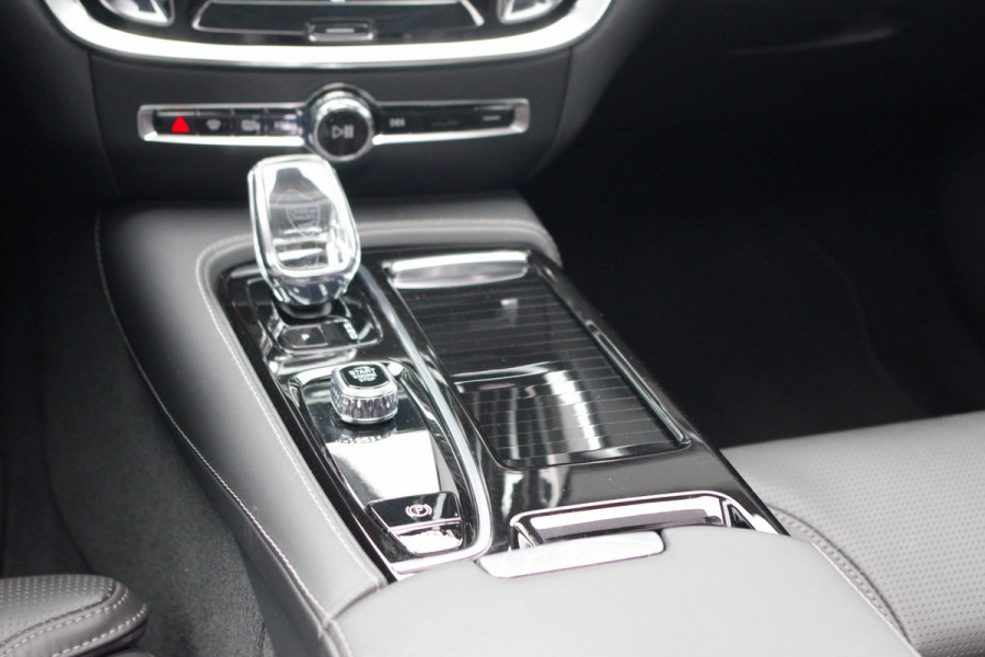 Volvo V60 2.0 T8 456 PK Plug-in Hybrid AWD Ultimate Dark Long Range, Panoramadak, Trekhaak, H/K Sound, 360 Camera,