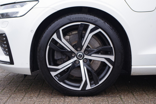 Volvo V60 2.0 T8 456 PK Plug-in Hybrid AWD Ultimate Dark Long Range, Panoramadak, Trekhaak, H/K Sound, 360 Camera,