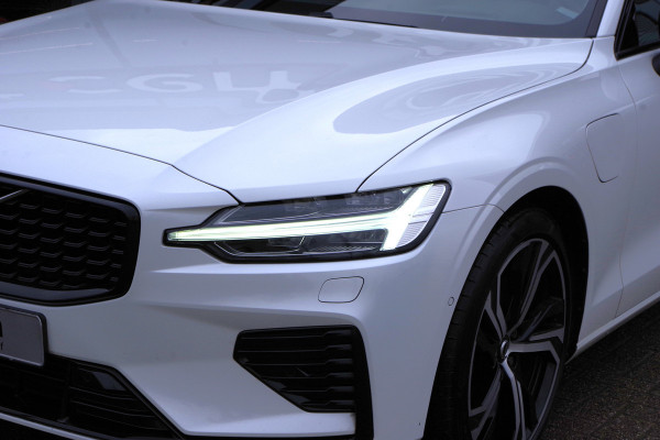 Volvo V60 2.0 T8 456 PK Plug-in Hybrid AWD Ultimate Dark Long Range, Panoramadak, Trekhaak, H/K Sound, 360 Camera,