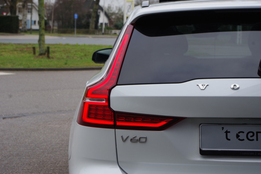 Volvo V60 2.0 T8 456 PK Plug-in Hybrid AWD Ultimate Dark Long Range, Panoramadak, Trekhaak, H/K Sound, 360 Camera,