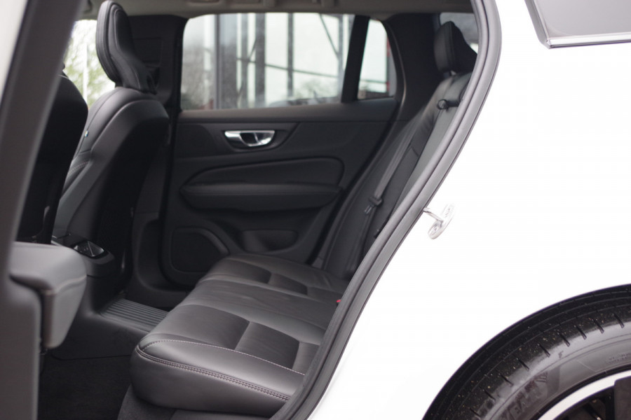 Volvo V60 2.0 T8 456 PK Plug-in Hybrid AWD Ultimate Dark Long Range, Panoramadak, Trekhaak, H/K Sound, 360 Camera,