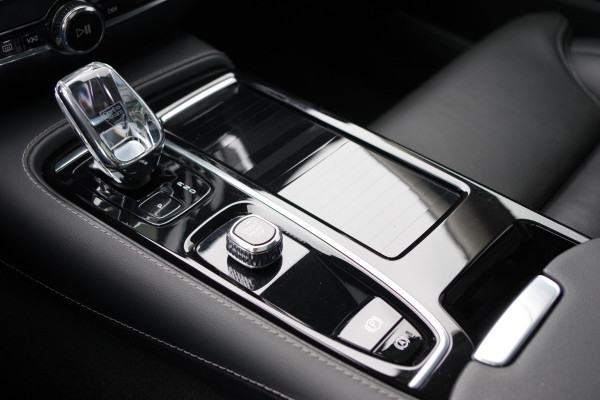 Volvo V60 2.0 T8 456 PK Plug-in Hybrid AWD Ultimate Dark Long Range, Panoramadak, Trekhaak, H/K Sound, 360 Camera,