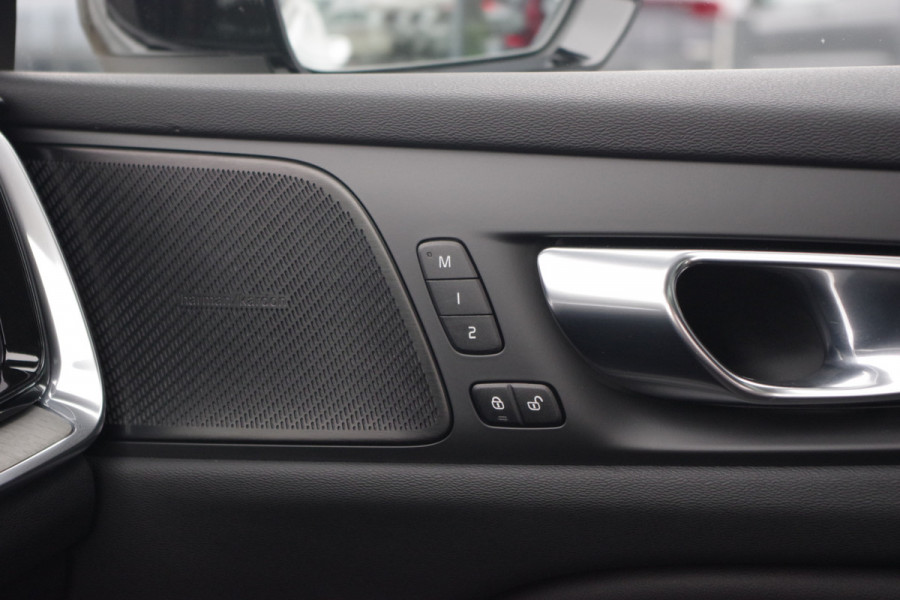 Volvo V60 2.0 T8 456 PK Plug-in Hybrid AWD Ultimate Dark Long Range, Panoramadak, Trekhaak, H/K Sound, 360 Camera,