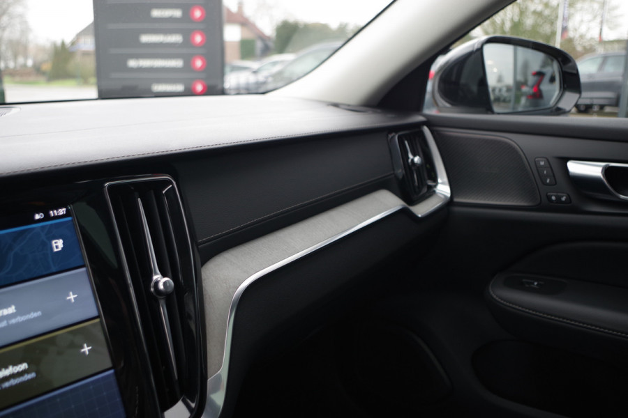 Volvo V60 2.0 T8 456 PK Plug-in Hybrid AWD Ultimate Dark Long Range, Panoramadak, Trekhaak, H/K Sound, 360 Camera,
