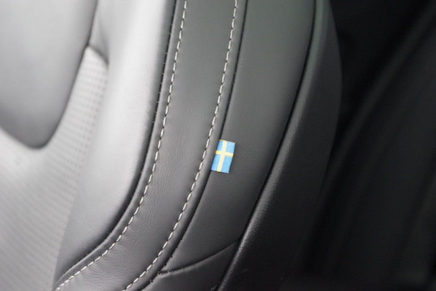 Volvo V60 2.0 T8 456 PK Plug-in Hybrid AWD Ultimate Dark Long Range, Panoramadak, Trekhaak, H/K Sound, 360 Camera,